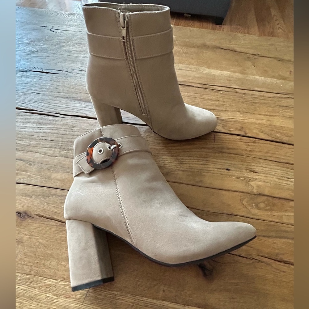 MIA AMORE EVANCA memory foam taupe grey tan boot ankle bootie block heel 6.5
